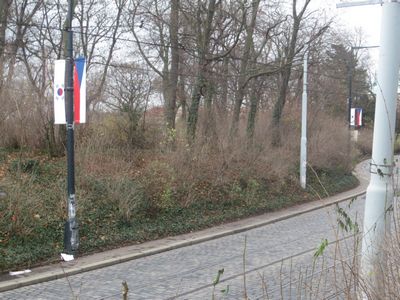Juhokórejské vlajky v uliciach Prahy