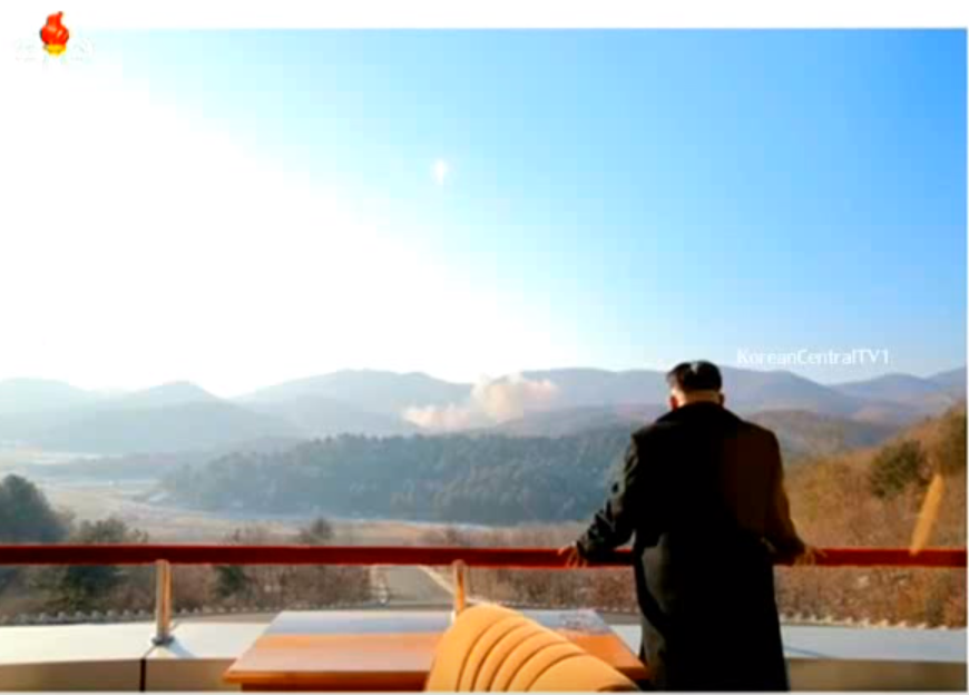 Kim Čong Un osobne sleduje štart rakety