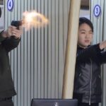 Kim Čong Un navštívil významný zbrojársky závod a oboznámil sa s výrobou novej pištole 2026-03-12_clanok_kim-cong-un-navstivil-vyznamny-zbrojarsky-zavod-a-sledoval-vyrobu-novej-pistole_10